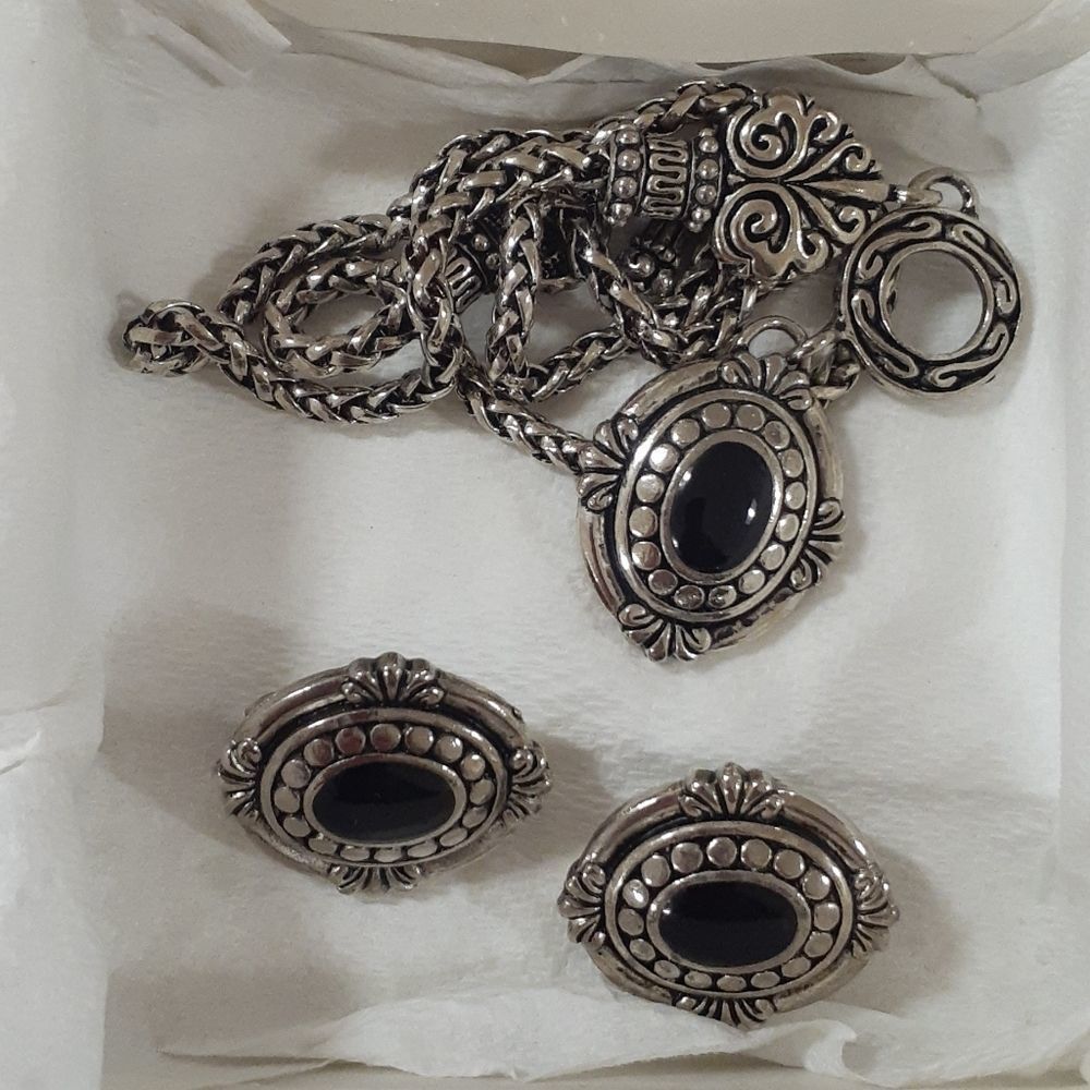 Necklace & Clip-on Earrings
